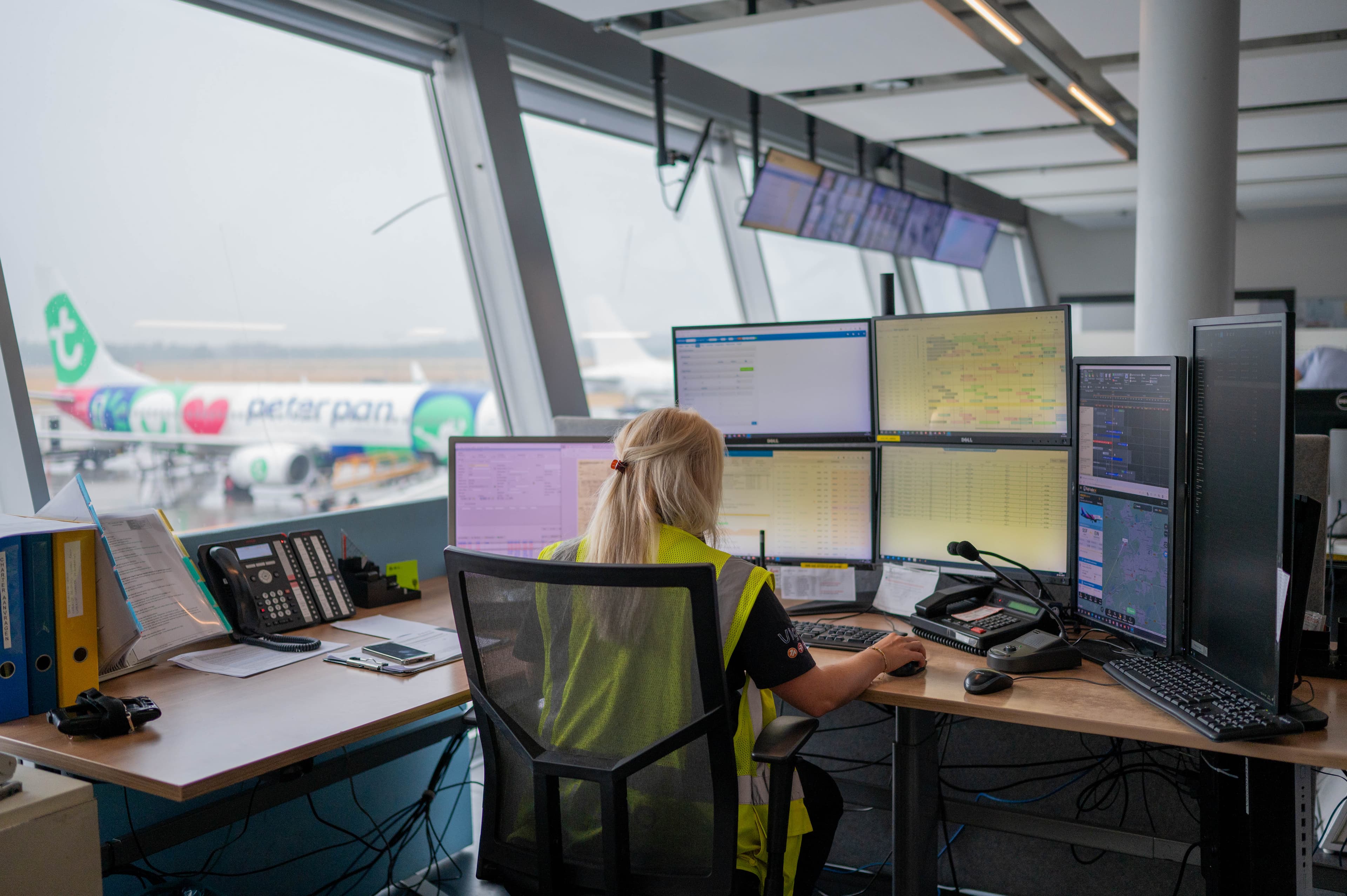 Employee in front of planning screen